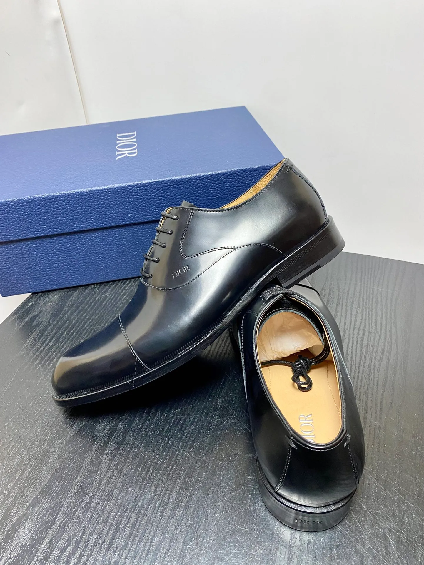 Men's shoes 💰960 Dior Derby shoes | Genuine leather sole formal leather shoes | Carefully crafted with open-edge beaded cowhide | Water-dyed cowhide lining | With classic lace-up closure | Exquisite embossed brand logo on the side | Glossy stacked heel design enhances style | Can be matched with formal or casual looks Size: 39-44 (customized at 38.45.46)